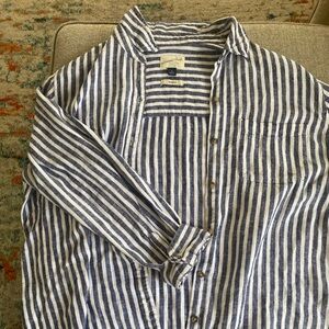 Universal thread relaxed fit button down